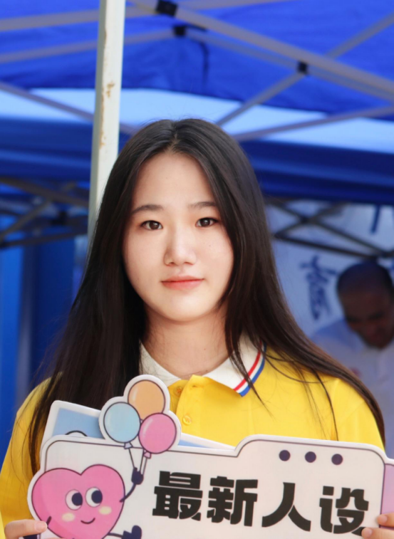  张莉